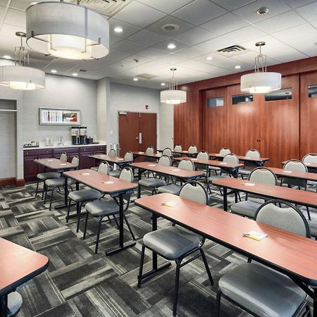 Hampton Inn Louisville Northeast Екстериор снимка
