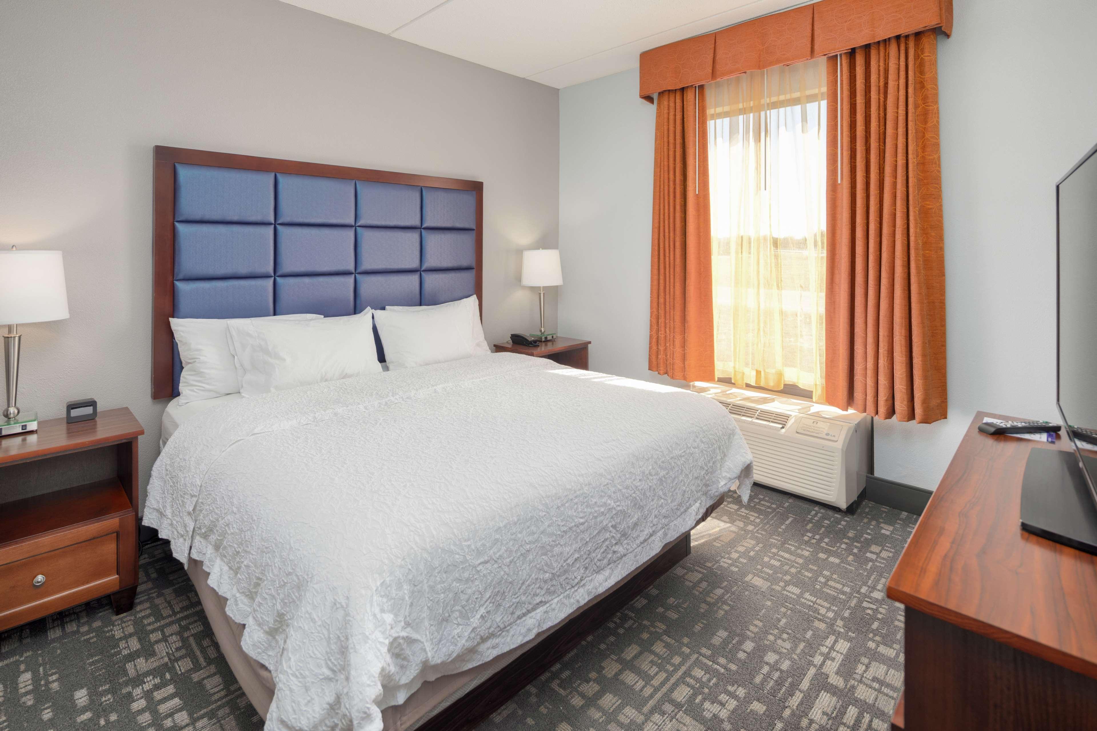 Hampton Inn Louisville Northeast Екстериор снимка