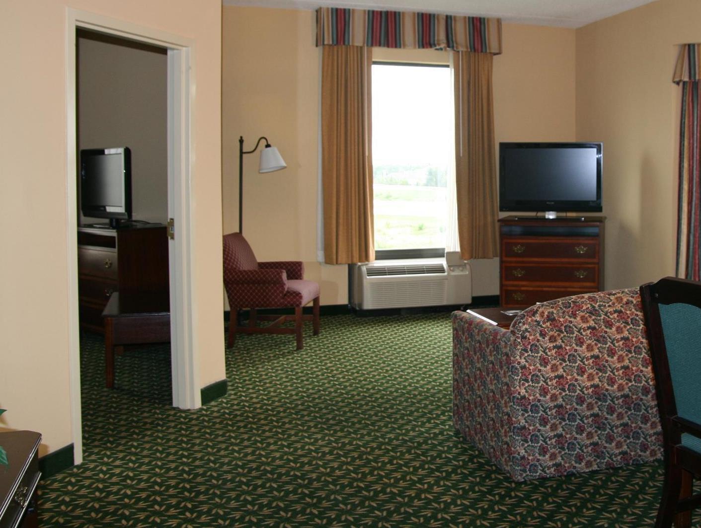 Hampton Inn Louisville Northeast Екстериор снимка