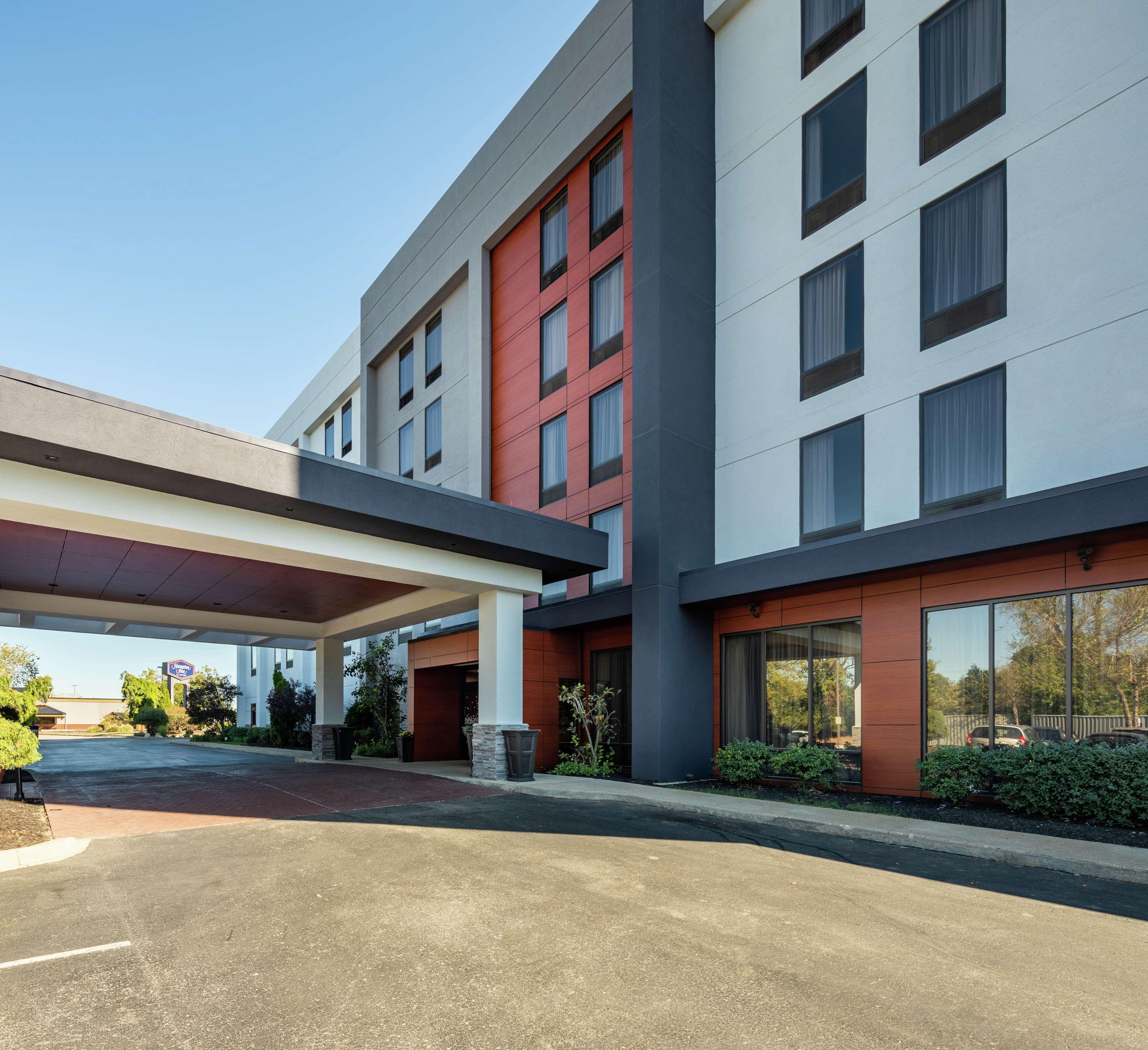 Hampton Inn Louisville Northeast Екстериор снимка