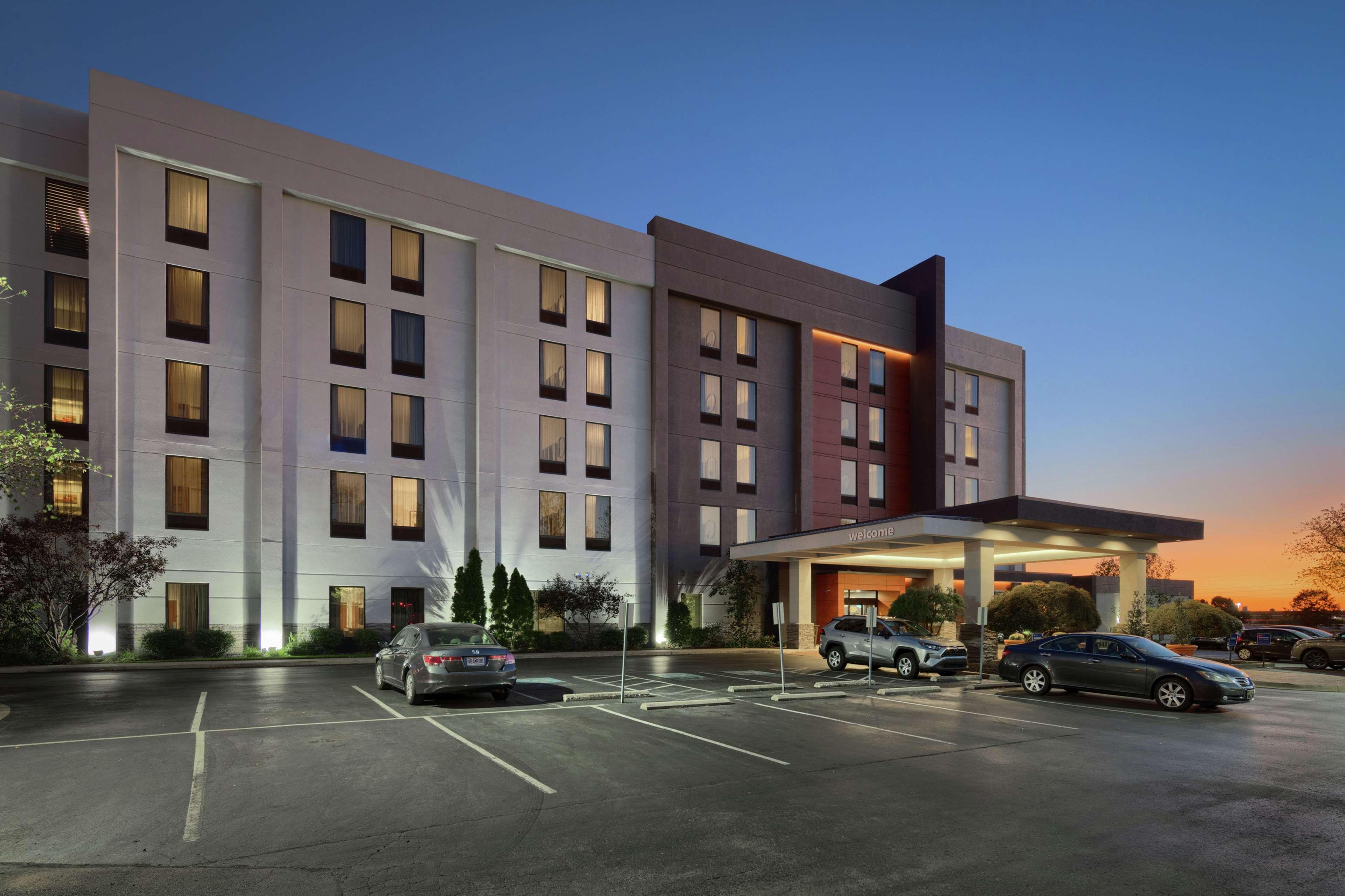 Hampton Inn Louisville Northeast Екстериор снимка