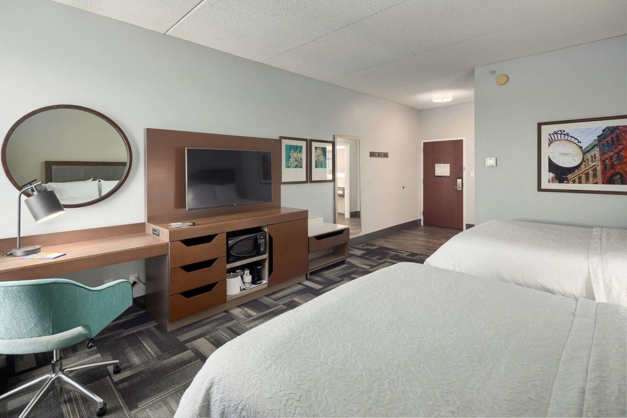 Hampton Inn Louisville Northeast Екстериор снимка