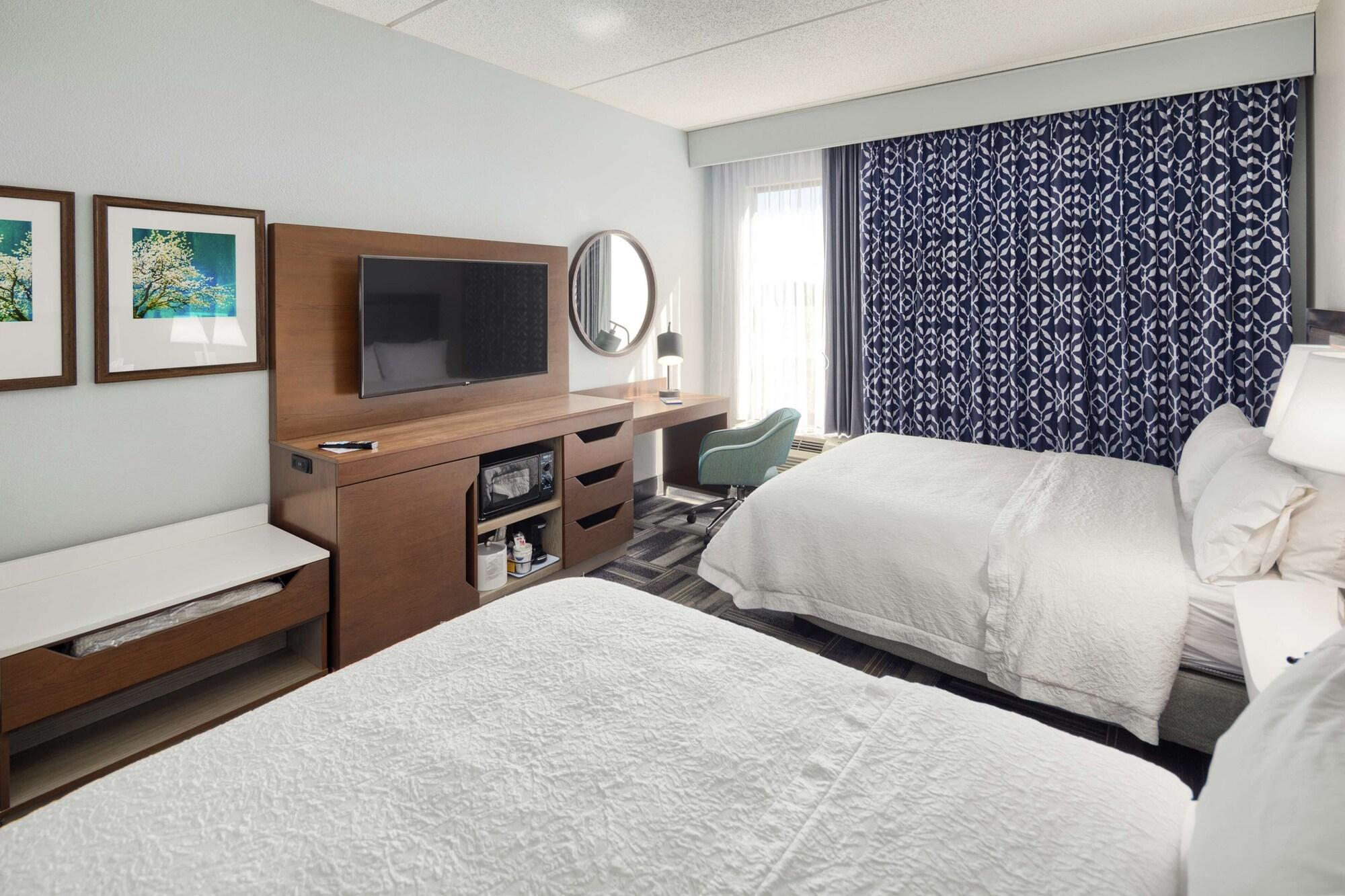 Hampton Inn Louisville Northeast Екстериор снимка