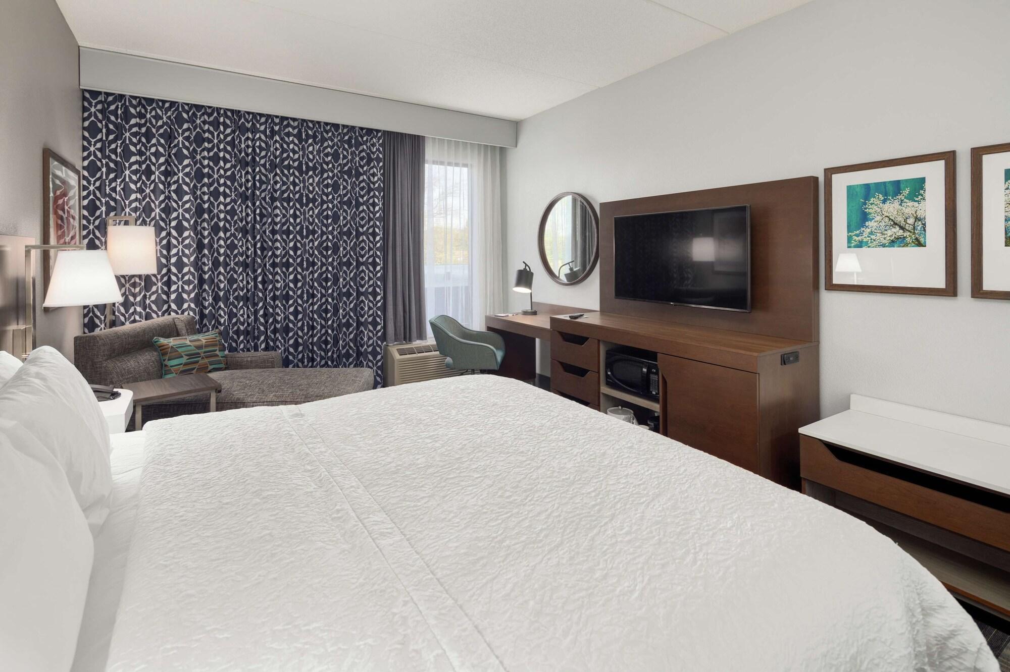 Hampton Inn Louisville Northeast Екстериор снимка