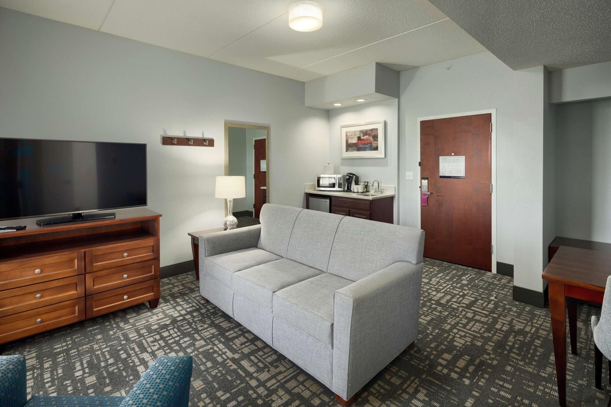 Hampton Inn Louisville Northeast Екстериор снимка