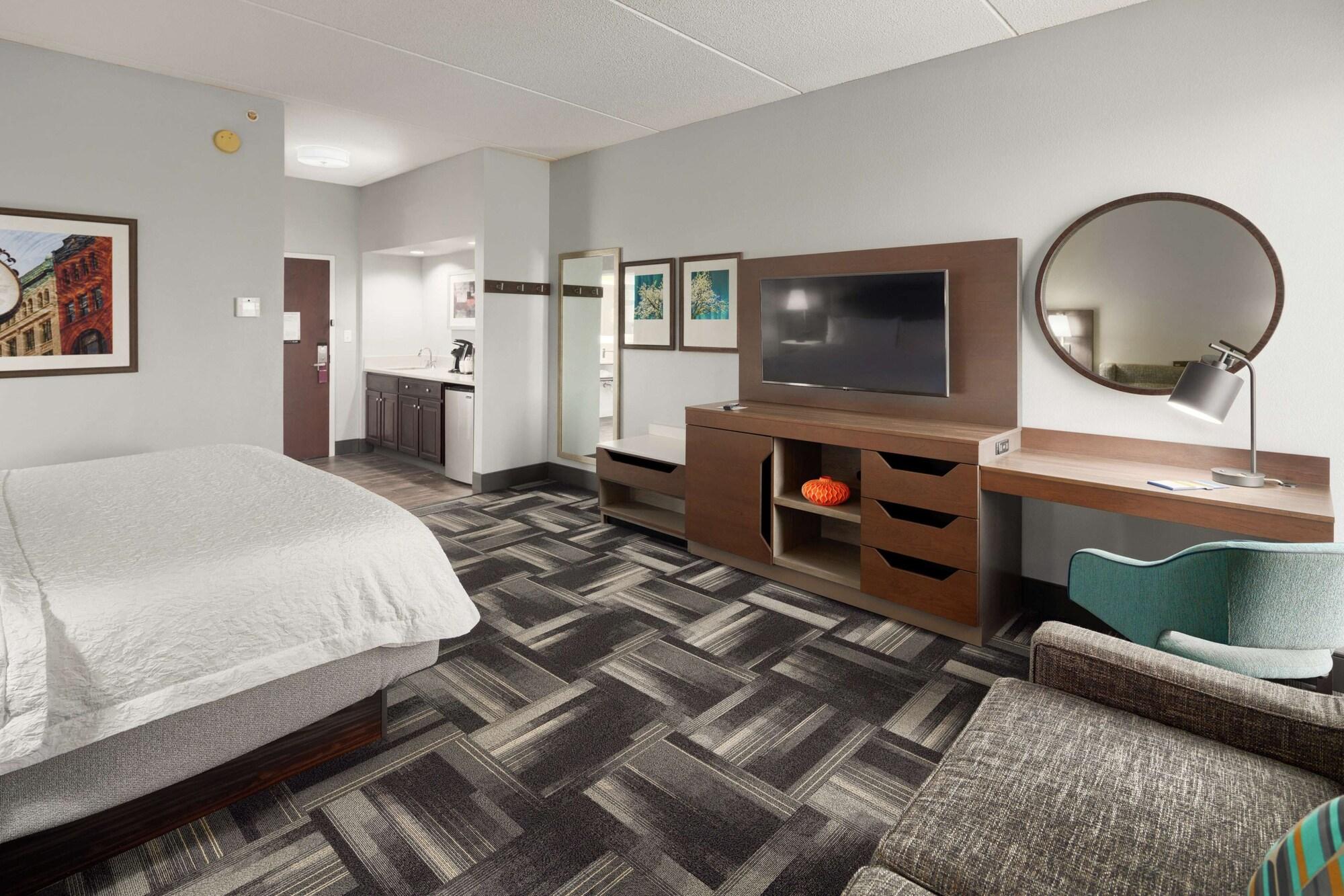 Hampton Inn Louisville Northeast Екстериор снимка