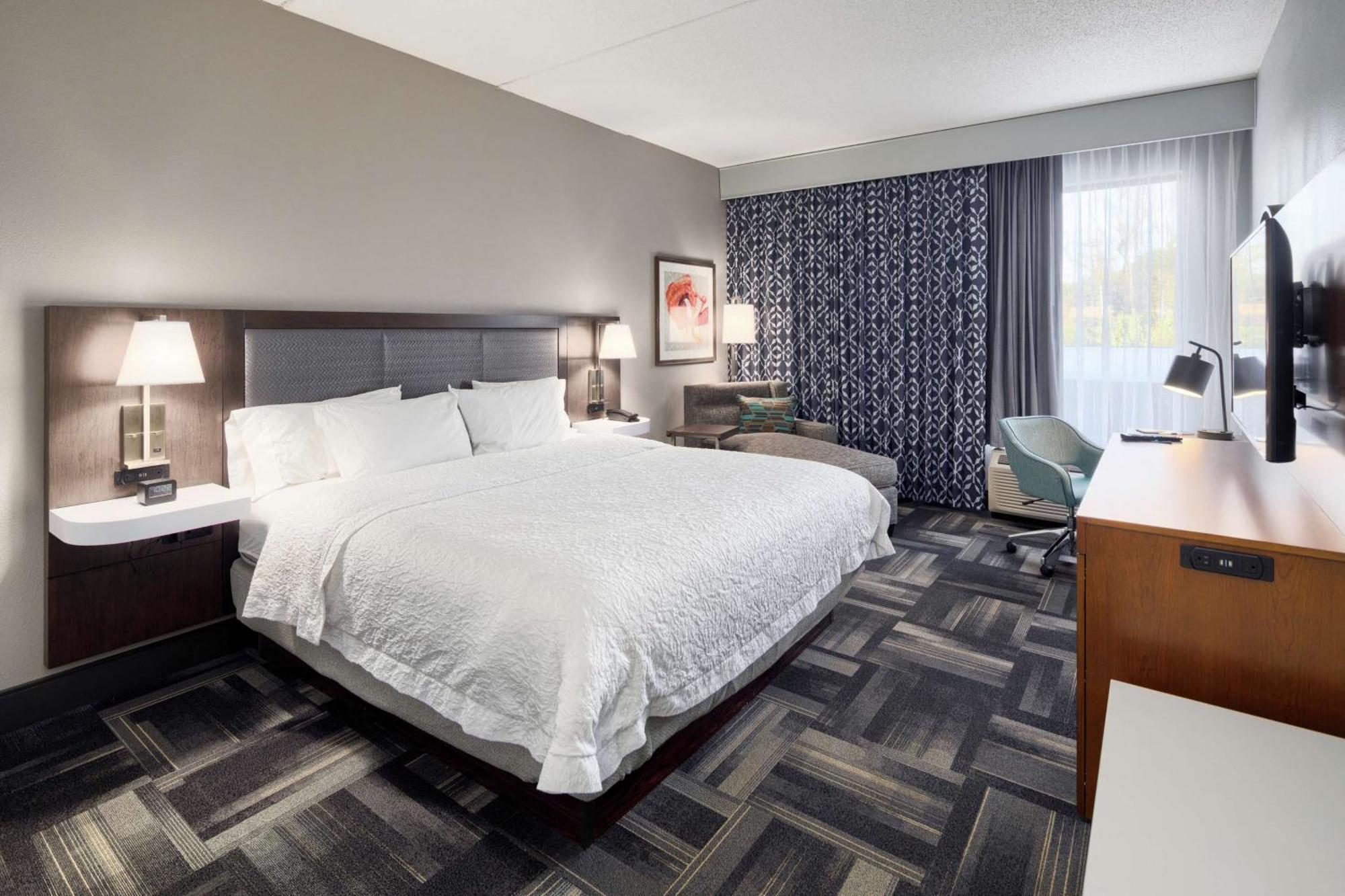 Hampton Inn Louisville Northeast Екстериор снимка