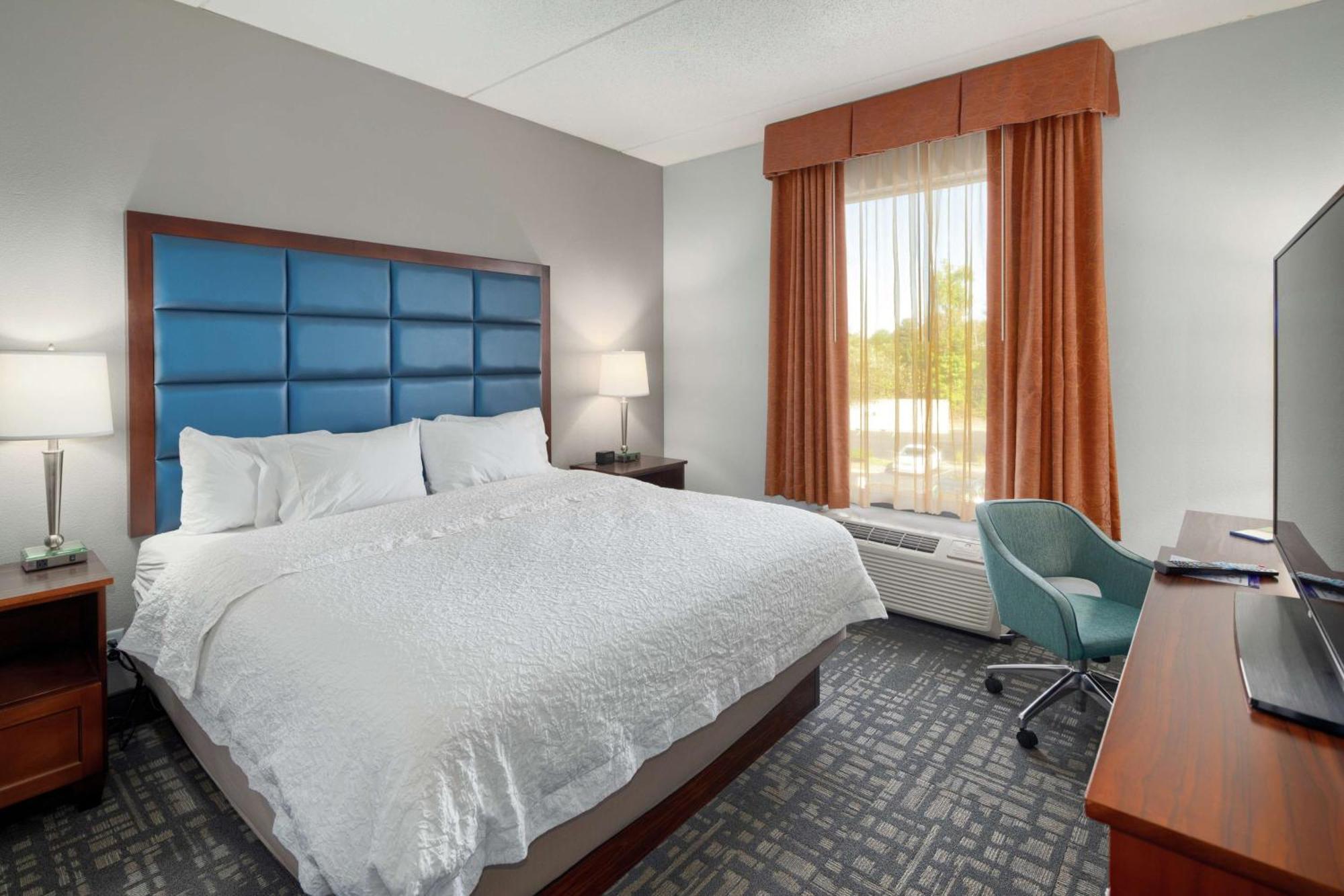 Hampton Inn Louisville Northeast Екстериор снимка