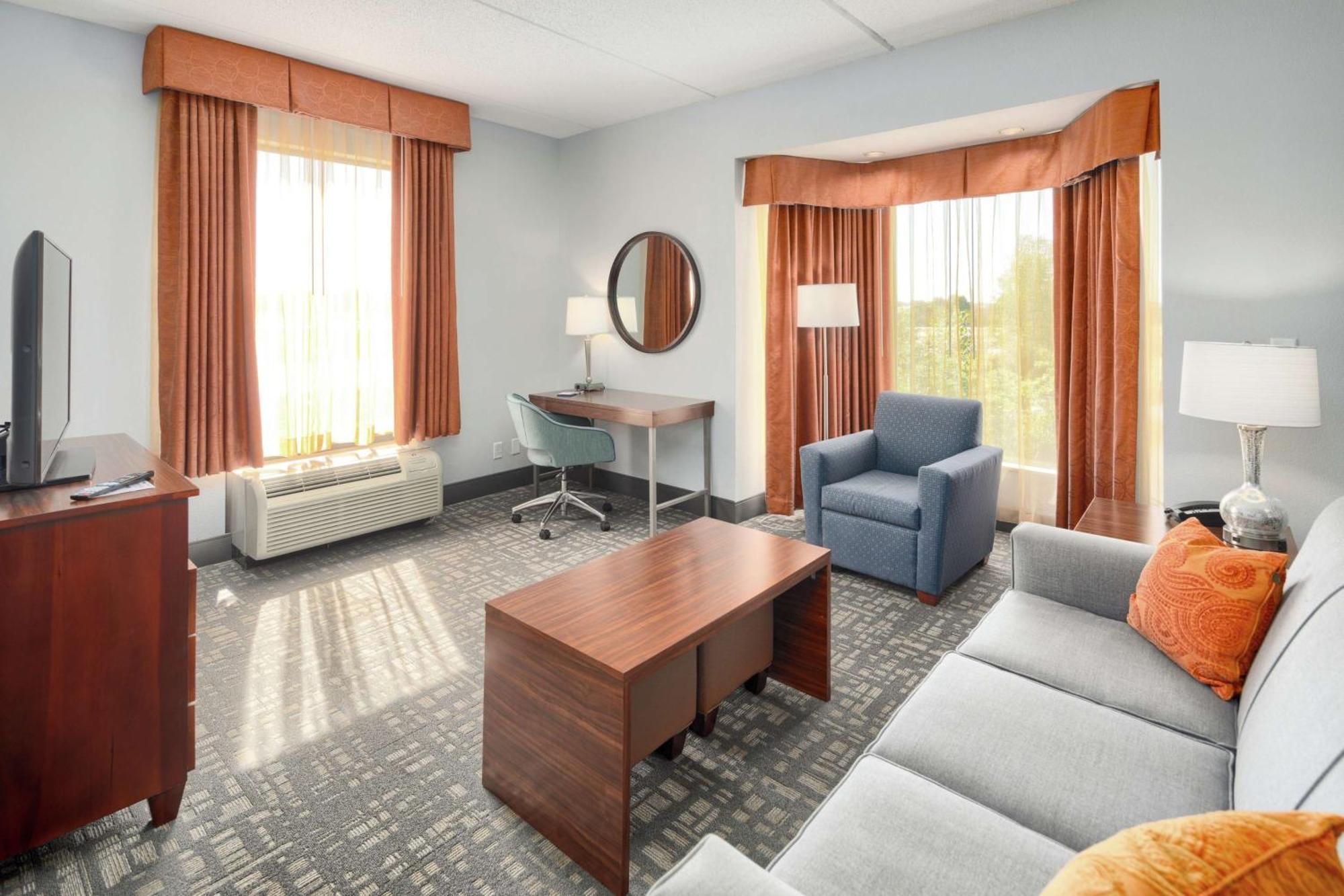 Hampton Inn Louisville Northeast Екстериор снимка