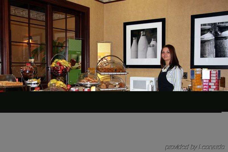 Hampton Inn Louisville Northeast Ресторант снимка