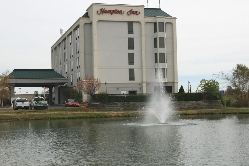 Hampton Inn Louisville Northeast Екстериор снимка